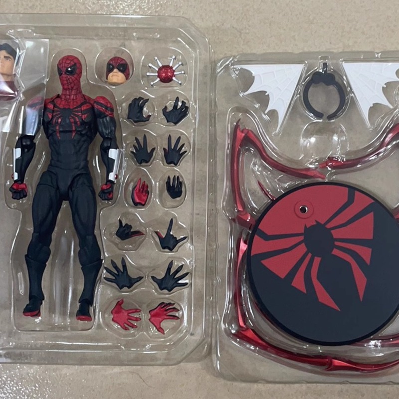 Hot Toys Superior Spider-Man M - Model Kit Thousand Sunny review and price